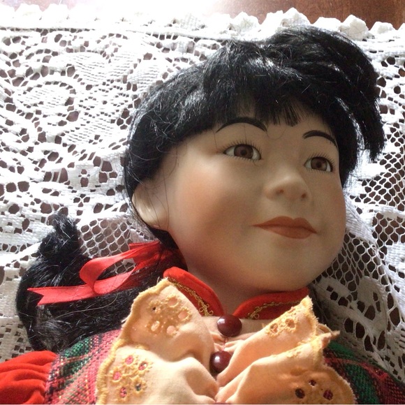 Asian girl doll - Picture 1 of 12